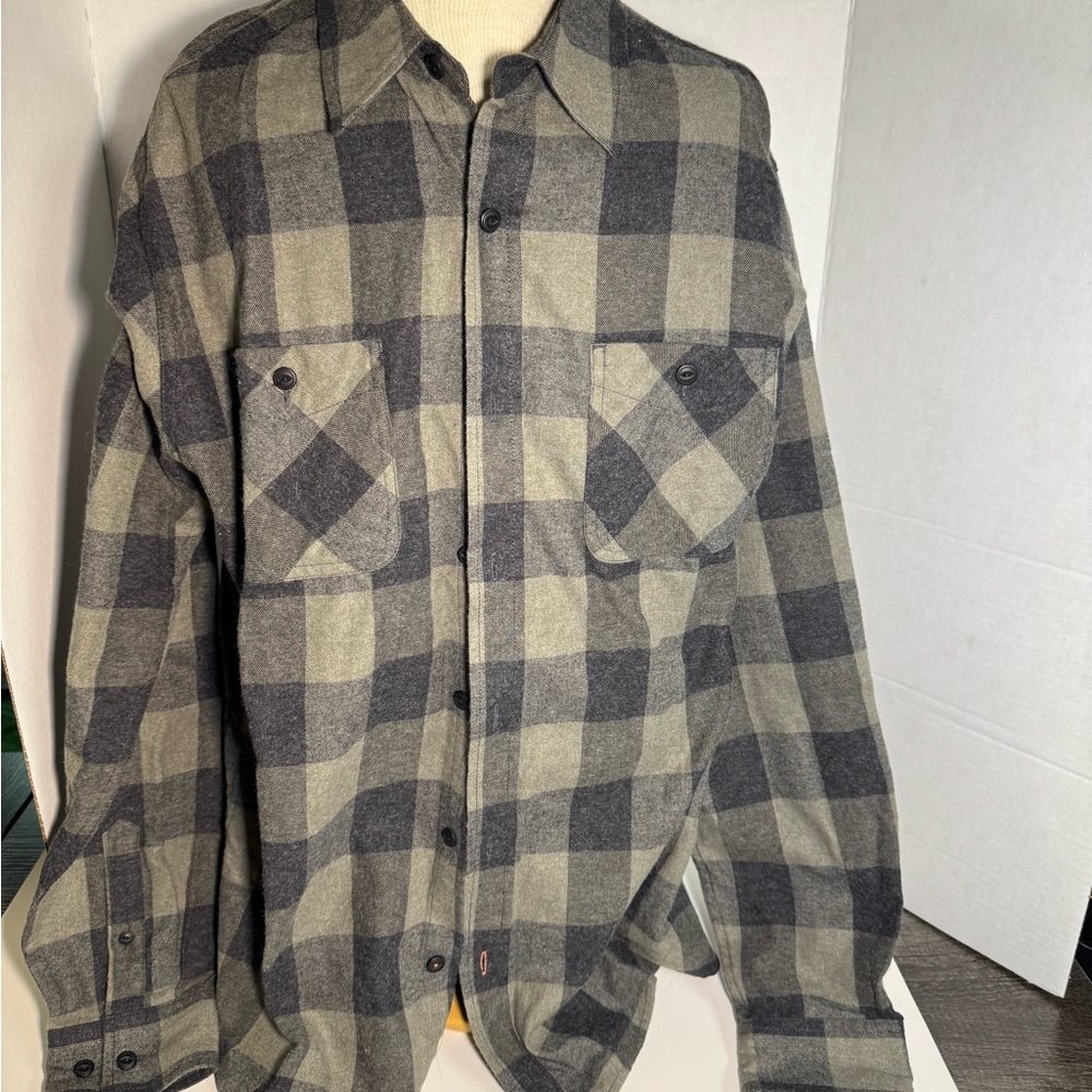 Weatherproof Men's Black and Gray Checkered Jacket